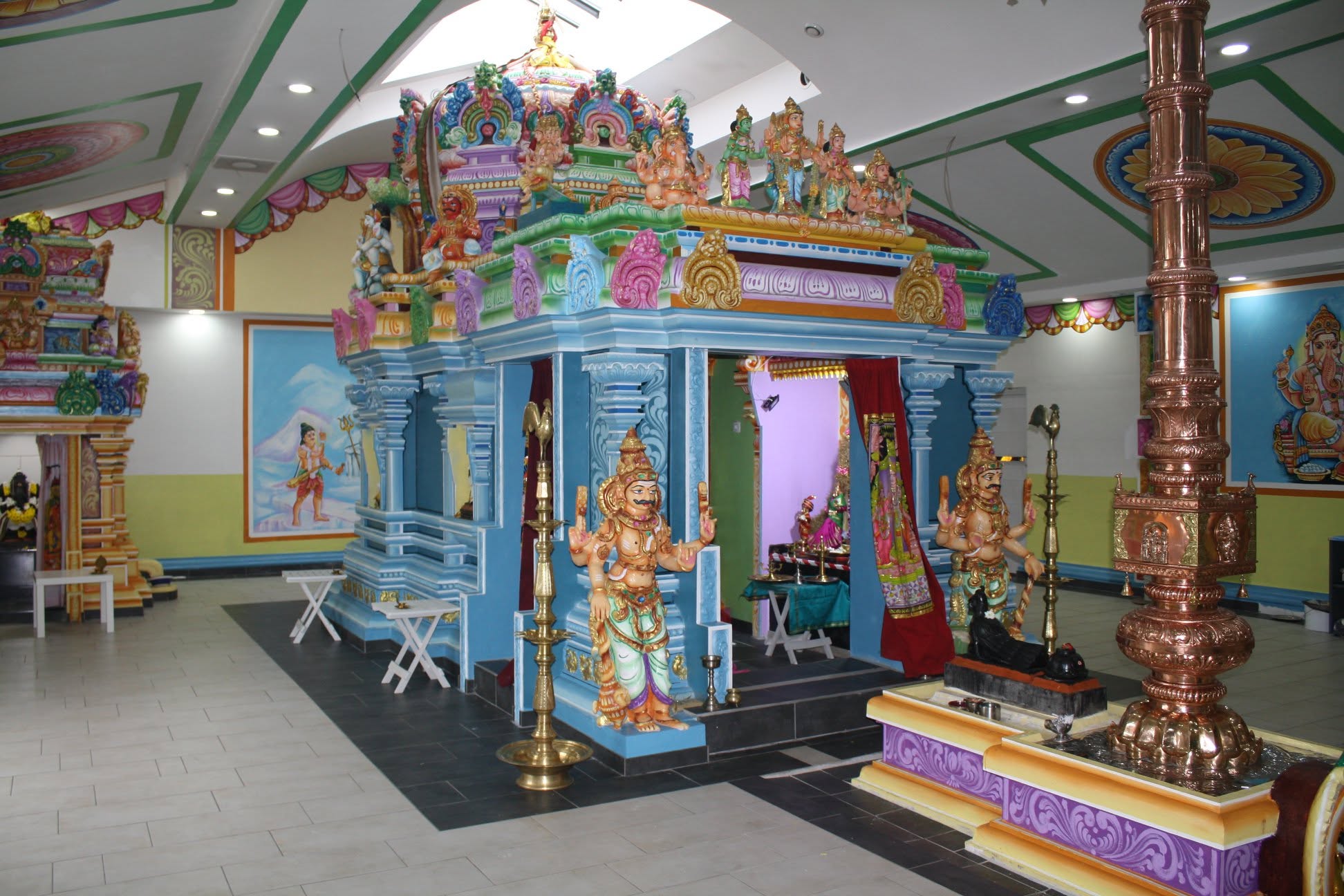 Temple sanctum interior